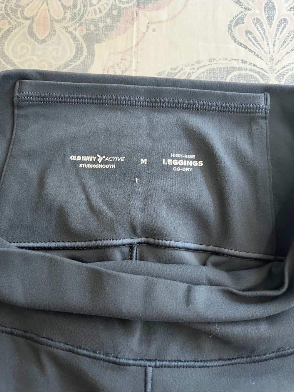 Old Navy Active Studio Smooth High Rise Leggings - Picture 4 of 5